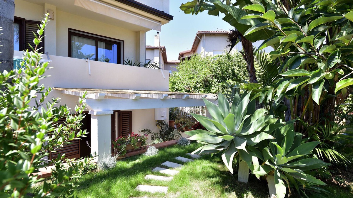 Arbatax House | Holiday Home "Loft Pina" with Wi-Fi, Garden & Terrace