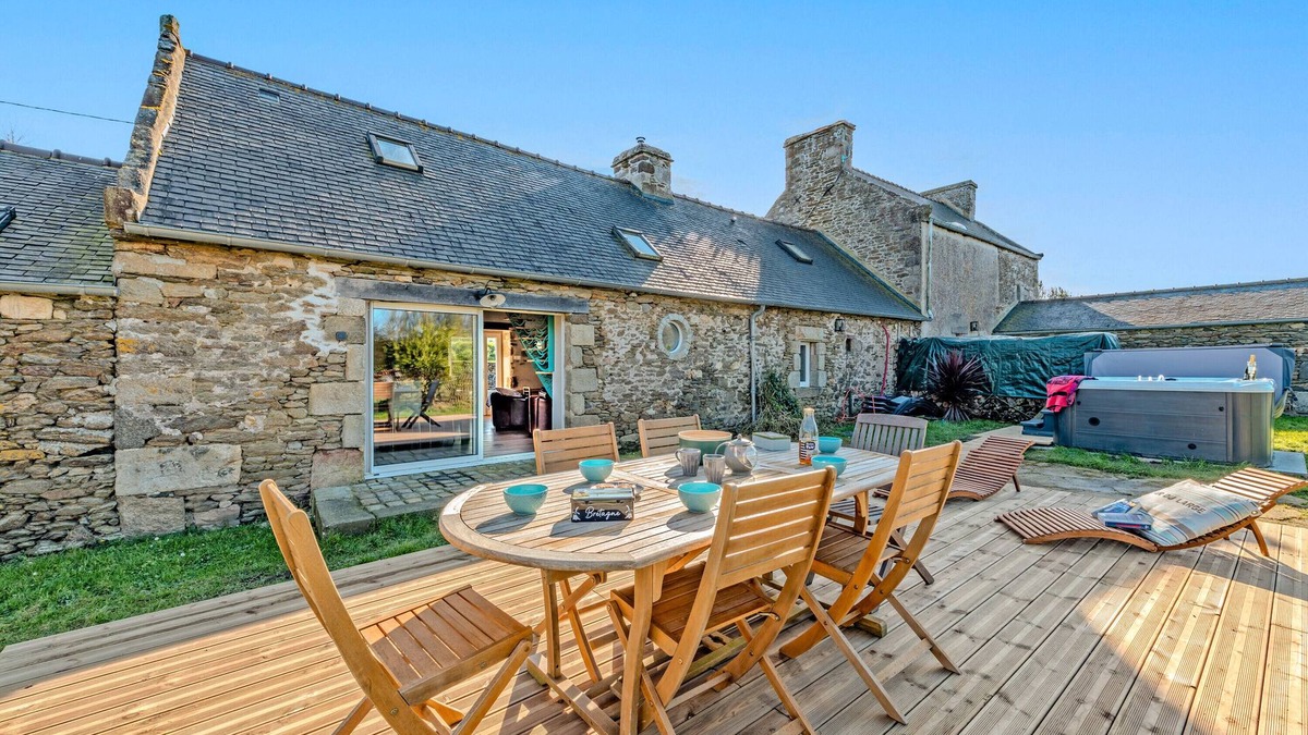 Saint-Mathieu House | Holiday Home 'Longère De Charme - Garden and Spa' with Private Terrace, Private Garden and Wi-Fi