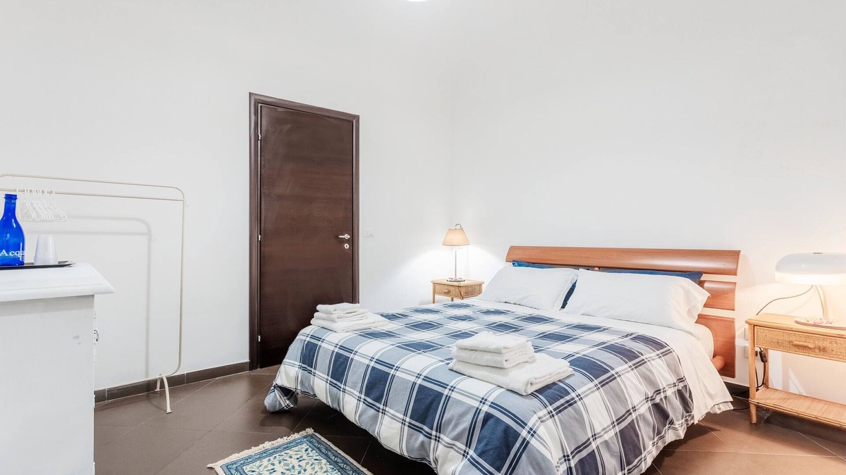 Ruggero Settimo House | Holiday Home 'Lulù Palermo' with Balcony, Wi-Fi and Air Conditioning