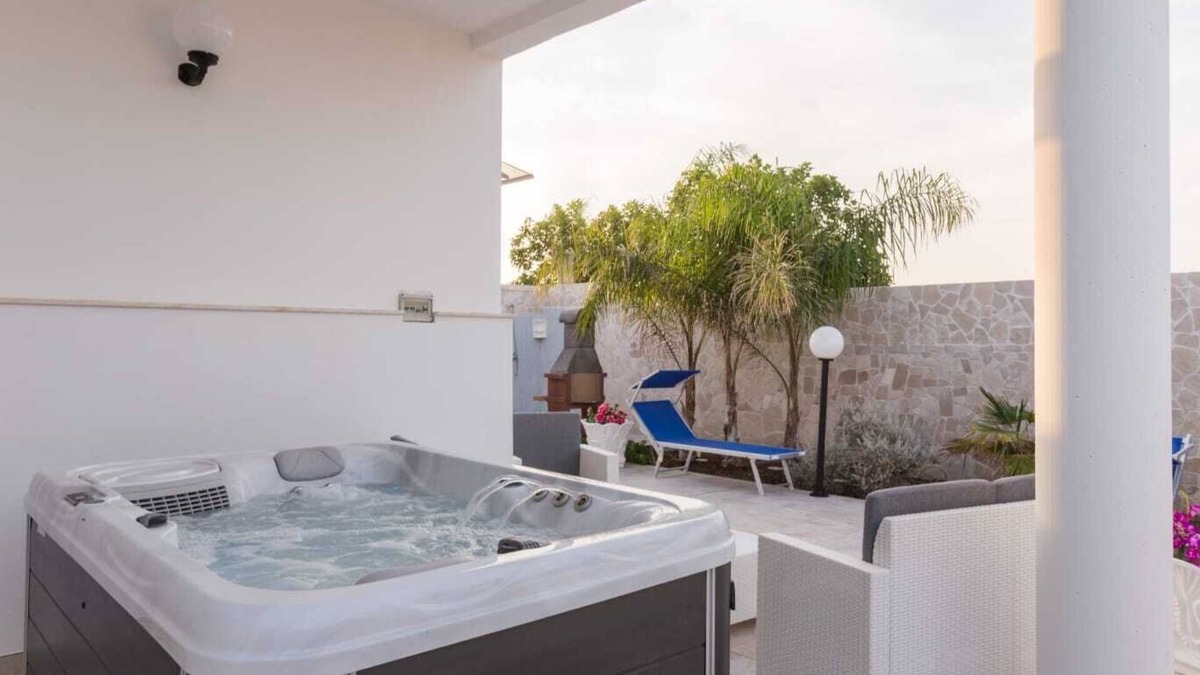 Porto Cesareo House | Holiday Home 'Luna Rossa Salento - Casa Blu' close to the Sea with Whirlpool
