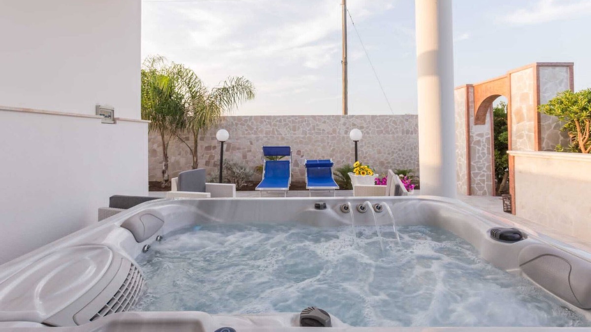 Porto Cesareo House | Holiday Home 'Luna Rossa' with Private Terrace, Wi-Fi and Air Conditioning