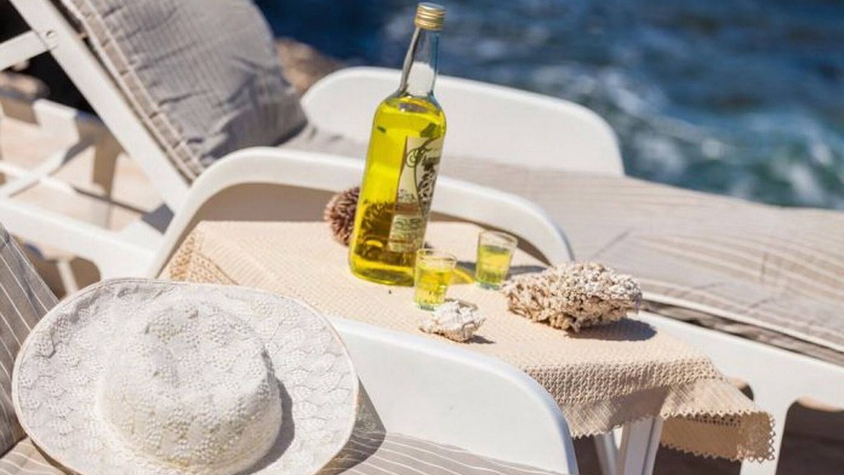 Blato House | Holiday Home Luna - Two Bedroom Holiday Home with Sea View