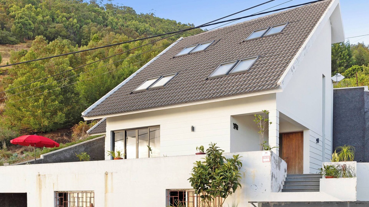 Campanario House | Holiday Home Madeira Aurelio Village with Sea View, Terrace & Wi-Fi