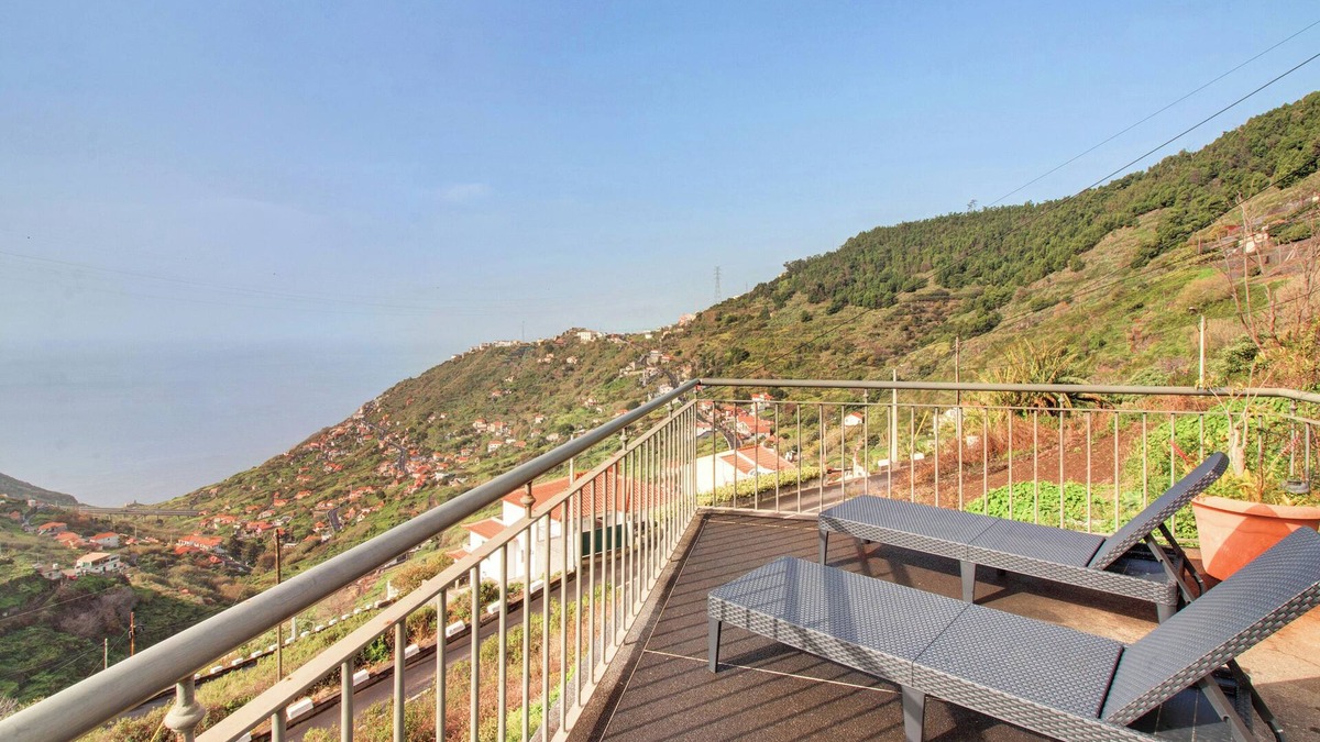 Campanario House | Holiday Home Madeira Villa Liliana with Sea View, Terrace & Wi-Fi