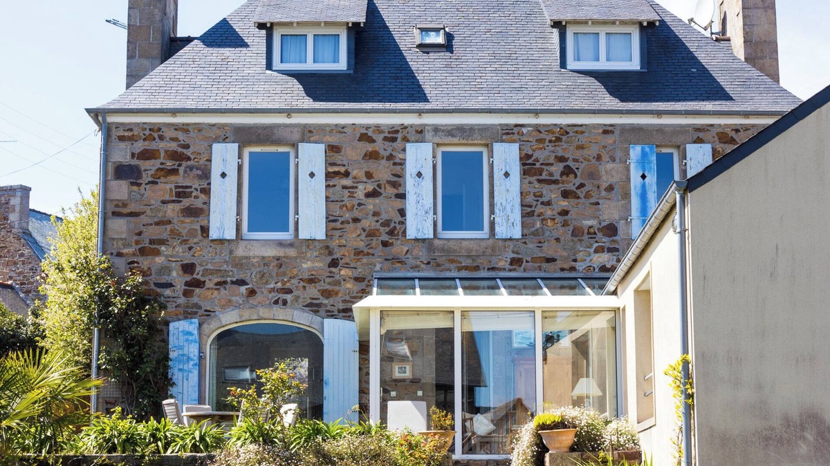 Perros-Guirec House | Holiday Home 'Maison Bretonne Madame Est Servie 4' with Sea View