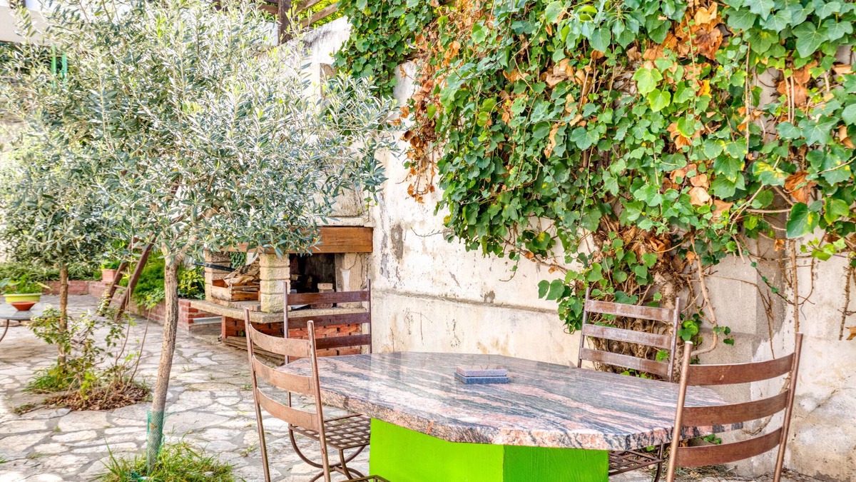 Sete House | Holiday Home 'Maison De La Plage' with Private Terrace, Wi-Fi and Air Conditioning