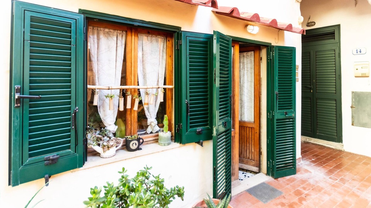 Rio Marina House | Holiday Home 'Maison Philippe Costa Est' with Mountain View, Private Terrace and Wi-Fi