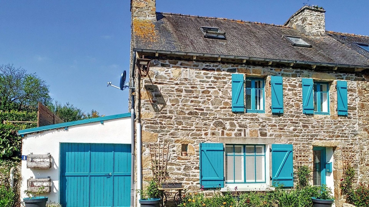 Hengoat House | Holiday Home 'Maison Pozadenn' with Private Terrace, Private Garden and Wi-Fi