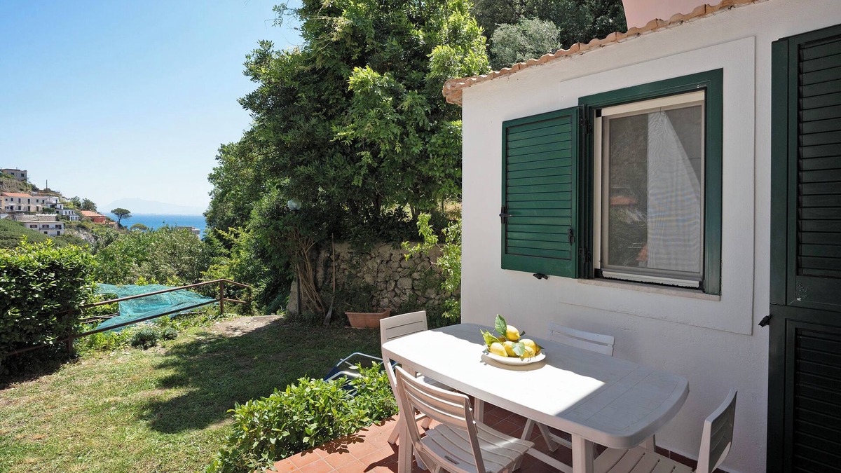 Maiori House | Holiday Home 'Mare E Limoni' with Sea View, Wi-Fi and Air Conditioning