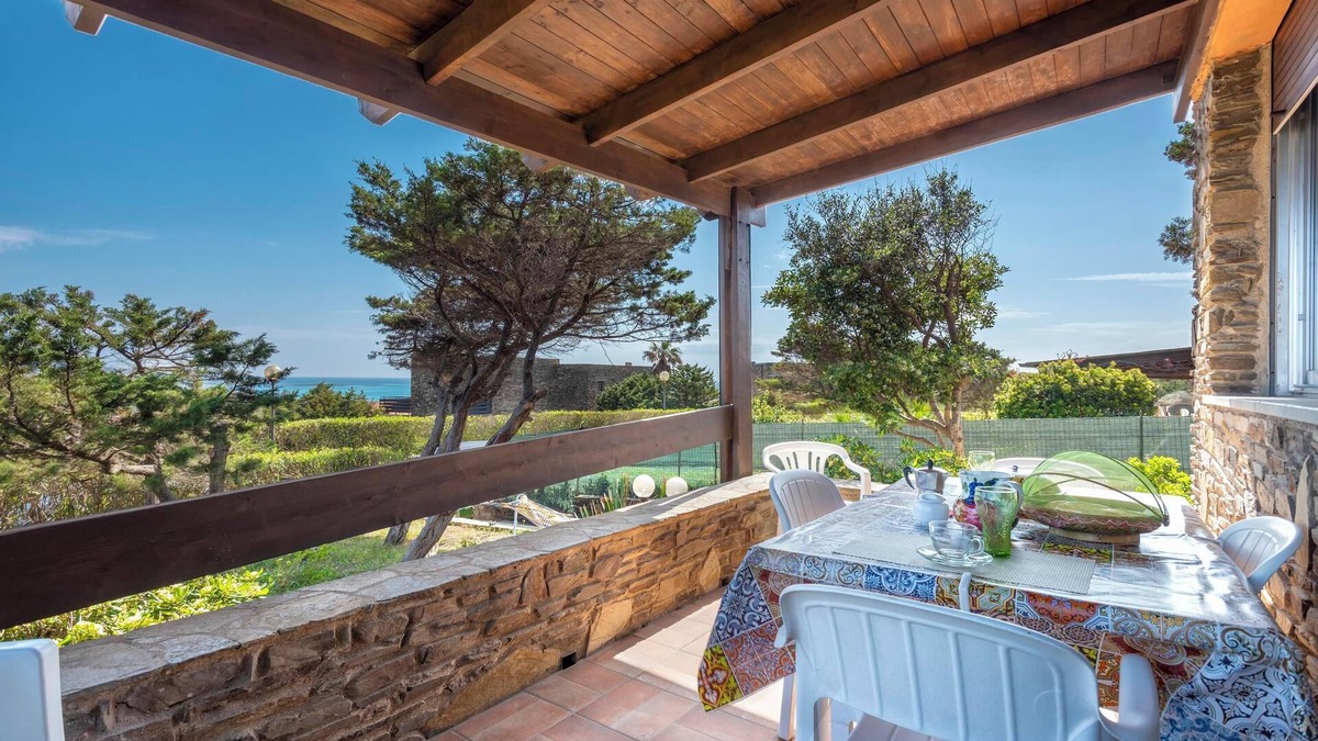 La Pelosa House | Holiday Home 'Mari' with Sea View, Private Terrace and Private Garden