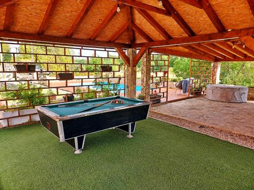 Gornje Planjane House | Holiday Home Marko with football field