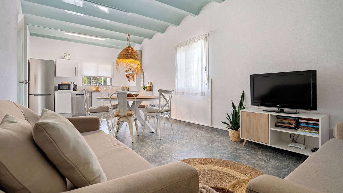 L'Aldea House | Holiday Home "Masia Rosalia" with Private Pool & Wi-Fi
