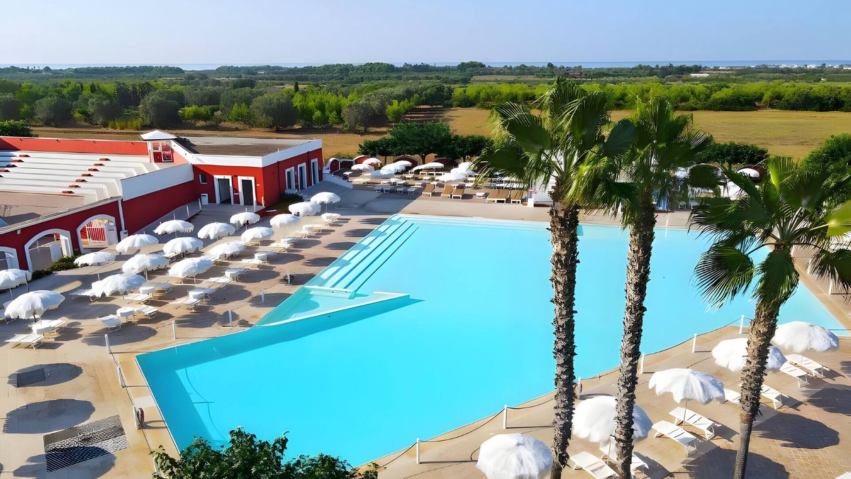Porto Cesareo House | Holiday Home 'Mery Villaggio Chiusurelle' with Private Terrace, Private Garden and Air Conditioning