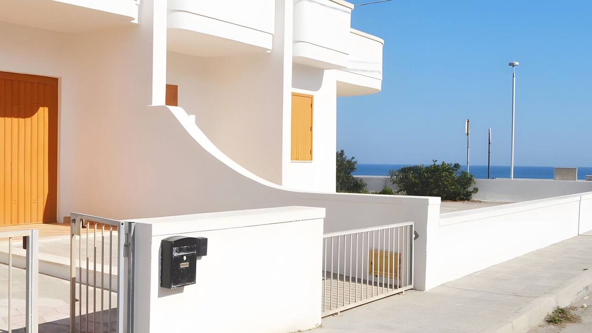 San Foca House | Holiday Home 'Mizu Per 4 A San Foca' with Private Garden