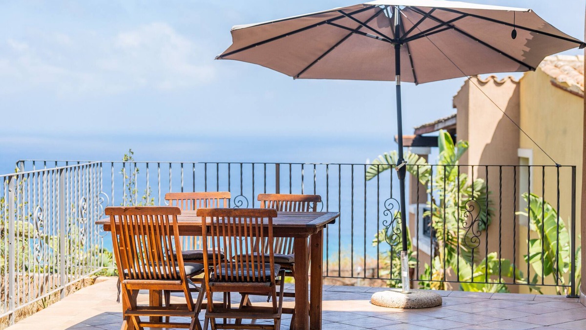 Costa Rei House | Holiday Home 'N10 Villa Fico D'india' with Sea View, Wi-Fi and Air Conditioning