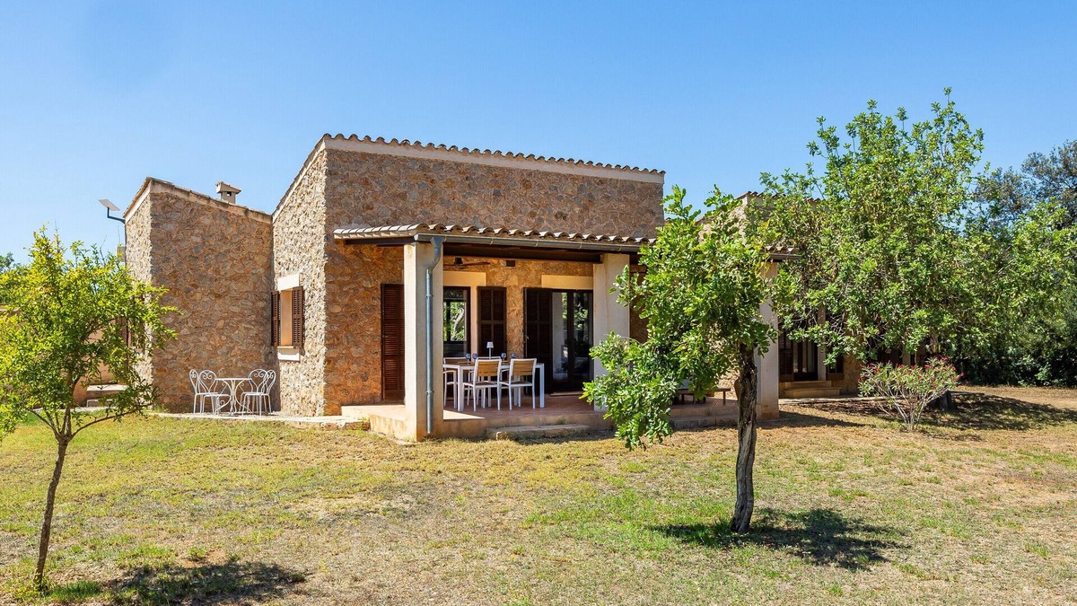 Arta House | Holiday Home 'Na Berganta' with Private Terrace, Private Garden and Wi-Fi