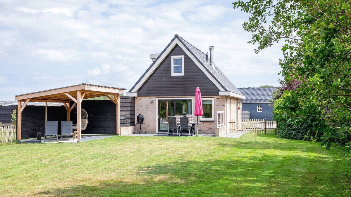 Den Burg House | Holiday home near dunes with wellness garden