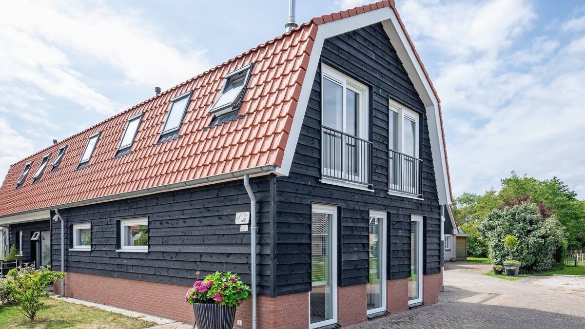Den Burg House | Holiday home near forest with wellness garden