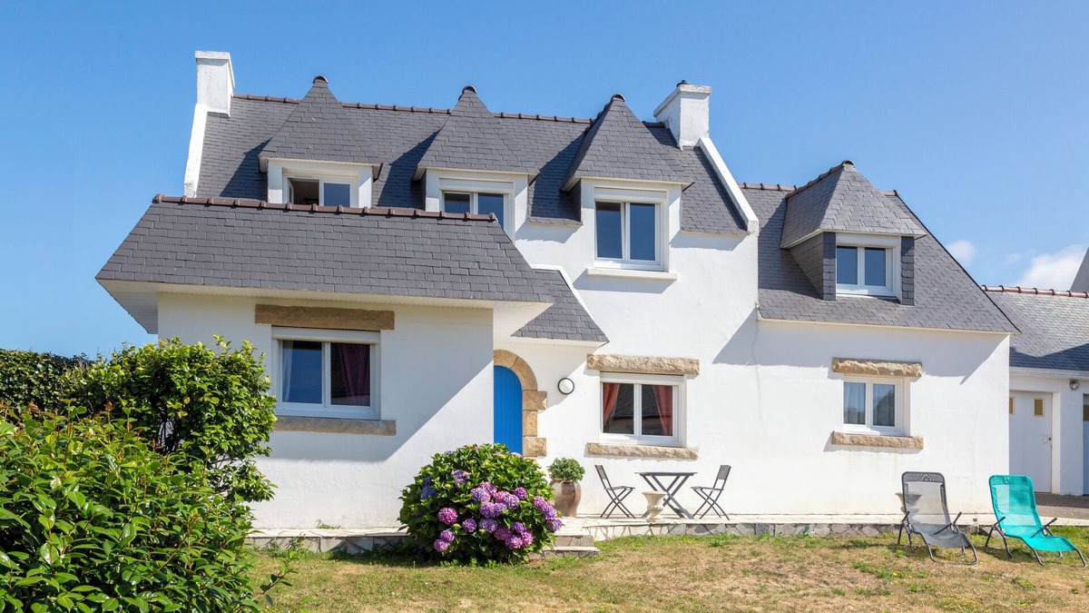 Trevignon House | Holiday Home 'Nicole Face Mer' with Sea View, Private Terrace and Wi-Fi