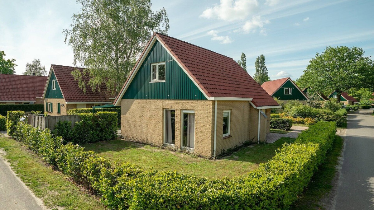 Diessen House | Holiday Home in Brabant with Hot Tub & Sauna