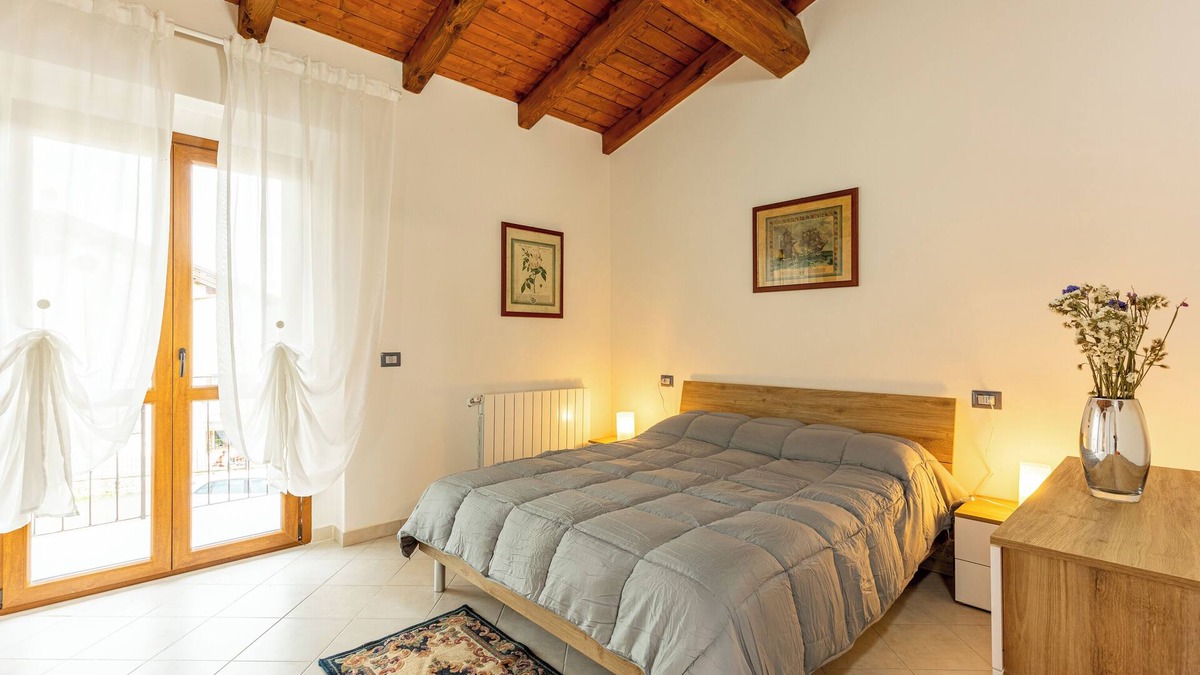 Firenzuola House | Holiday Home 'Numero 2' with Shared Garden