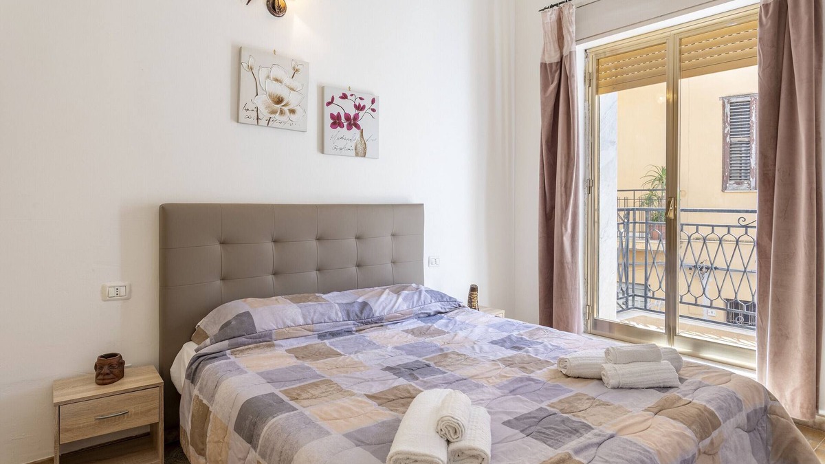 San Francesco House | Holiday Home 'Obelix Kasbah' with Balcony and Air Conditioning