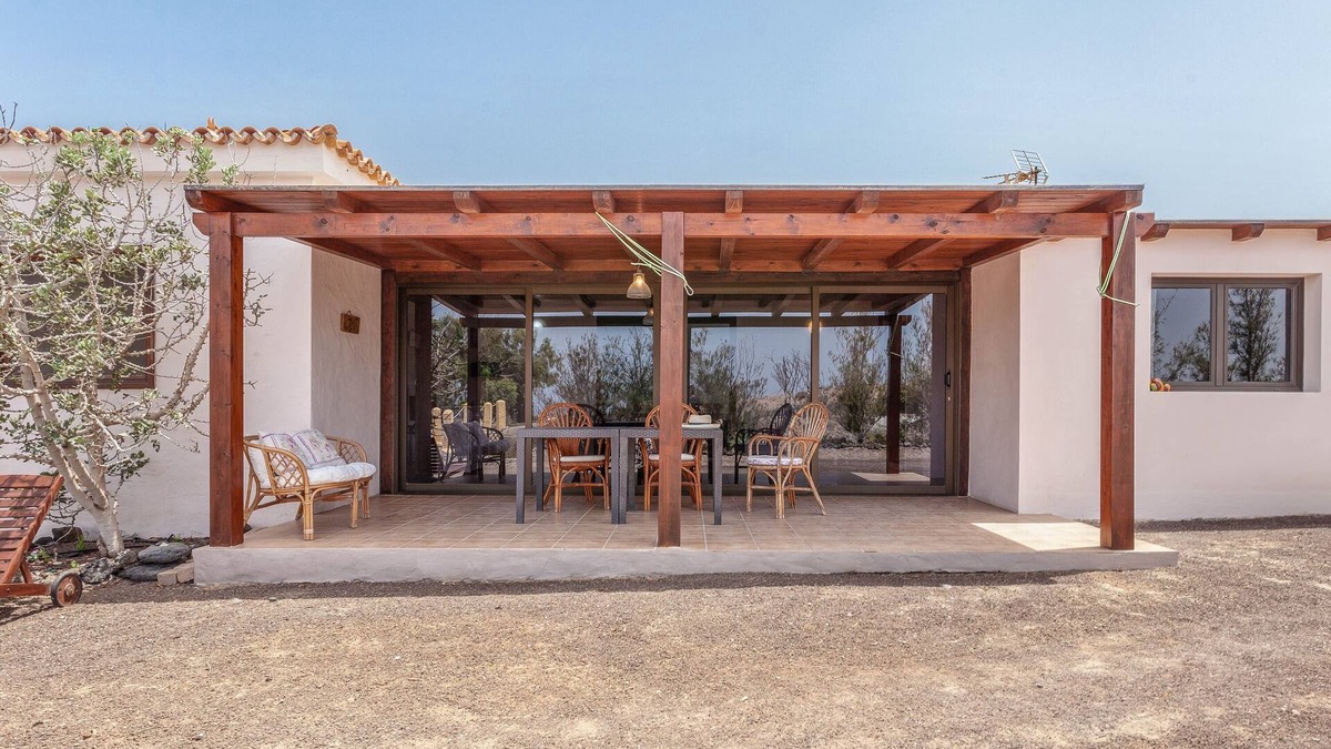 La Oliva House | Holiday Home "Oasis en Cotillo" with Terrace, Grill, Panoramic View & Fans
