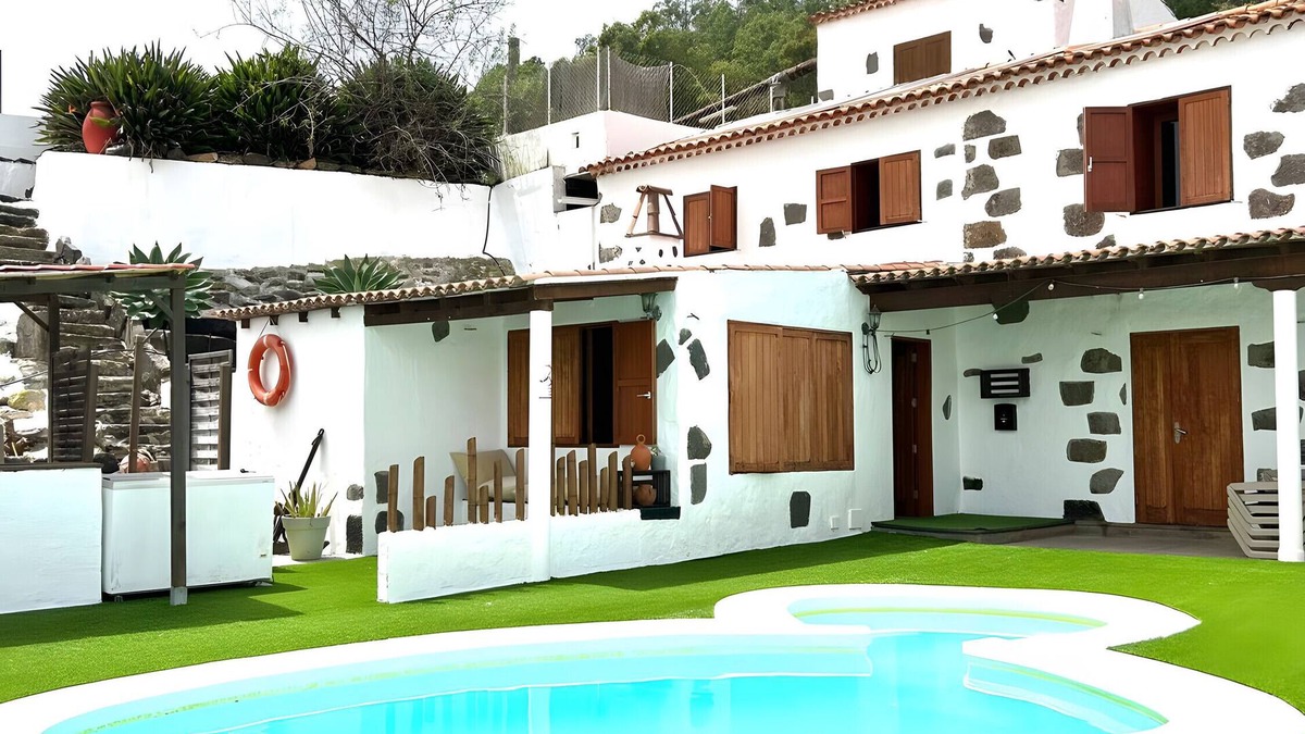 Arucas House | Holiday Home 'Ohana Paula' with Sea View, Private Pool and Private Terrace