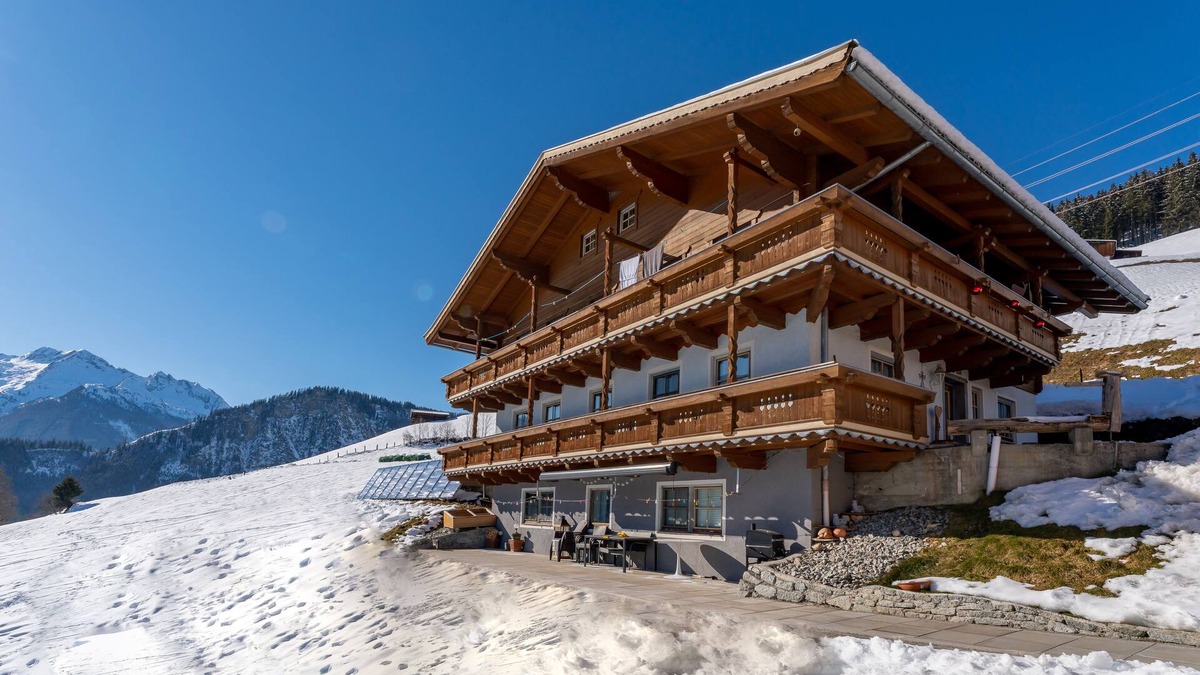 Wald im Pinzgau Apartment | Holiday home on farm near ski resort
