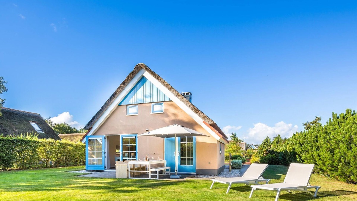 De Koog House | Holiday Home on Texel with Spacious Garden