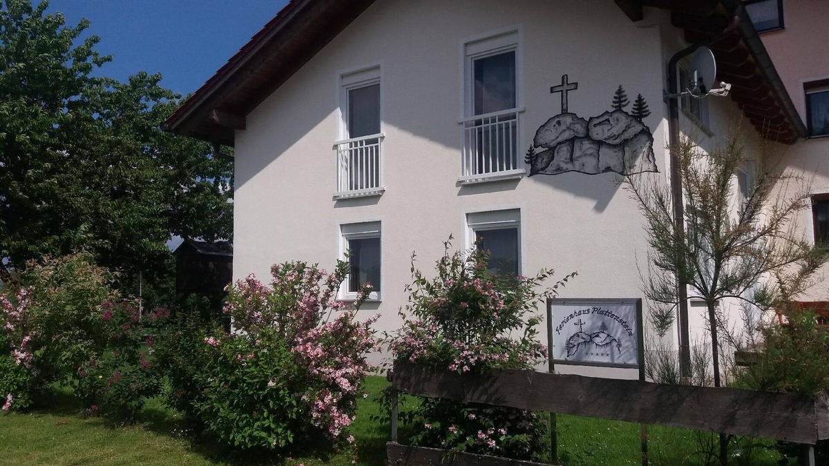 Untermitterdorf House | Holiday home "Plattenstein" with hot tub