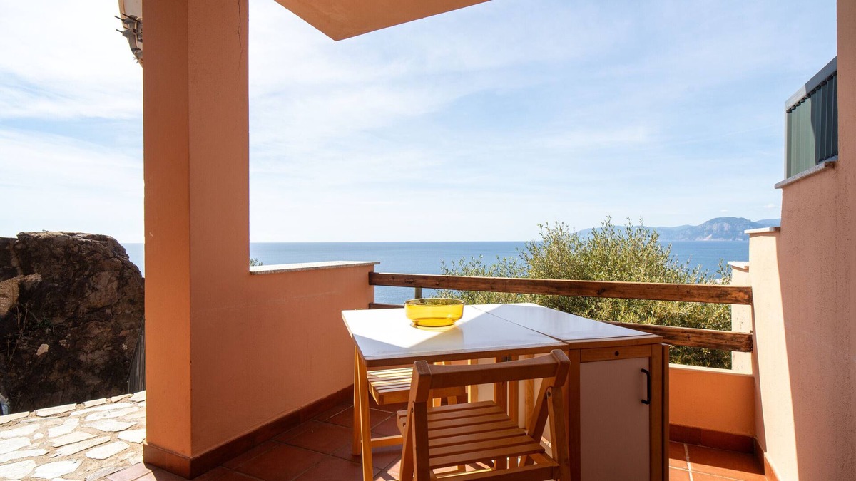 Cala Gonone House | Holiday Home 'Panoramico Splendida Vista Mare' with Sea View, Wi-Fi and Air Conditioning