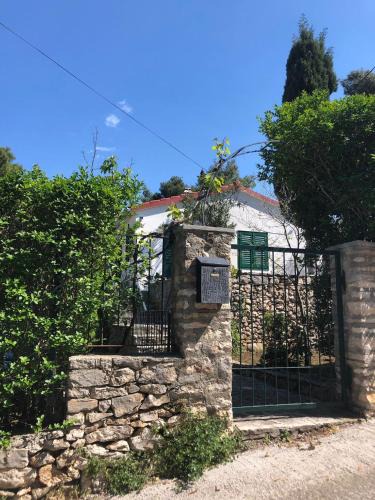 Supetar House | Holiday home Pavarotti