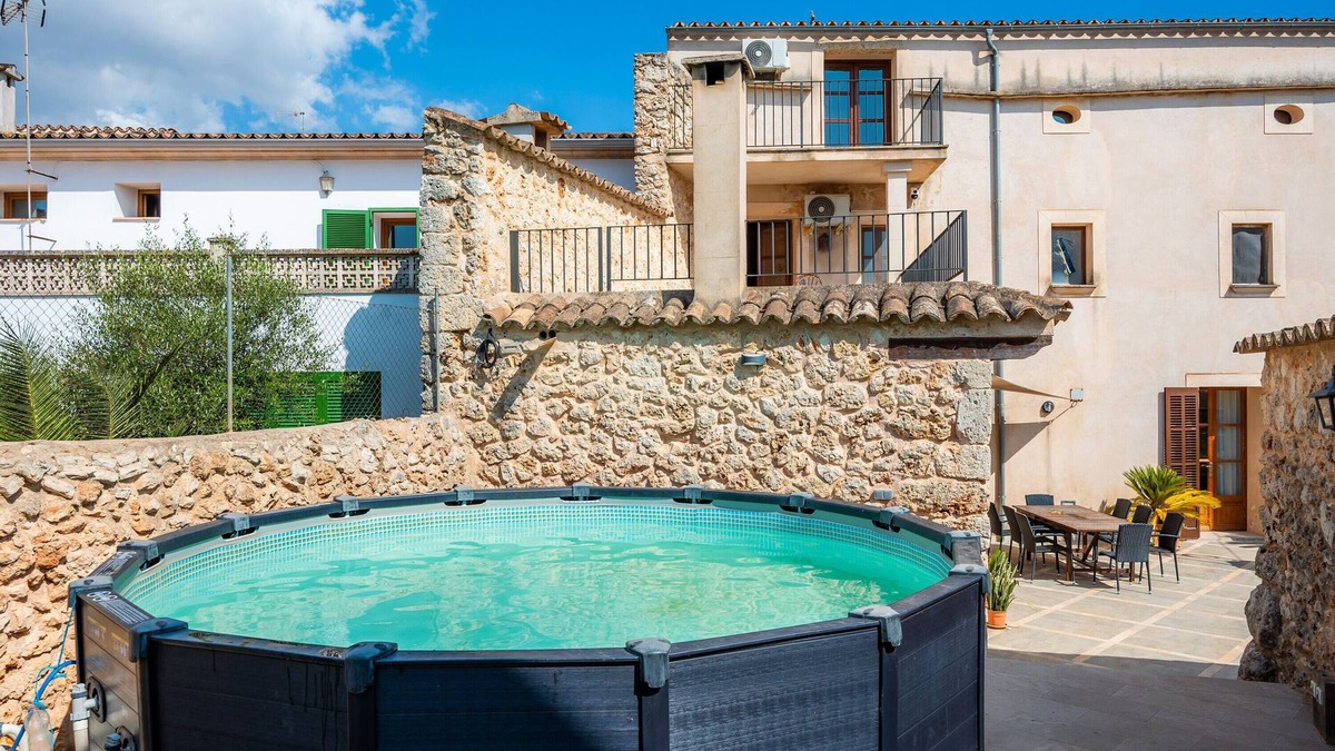 Pina House | Holiday Home 'Pina' with Mountain View, Private Pool and Wi-Fi