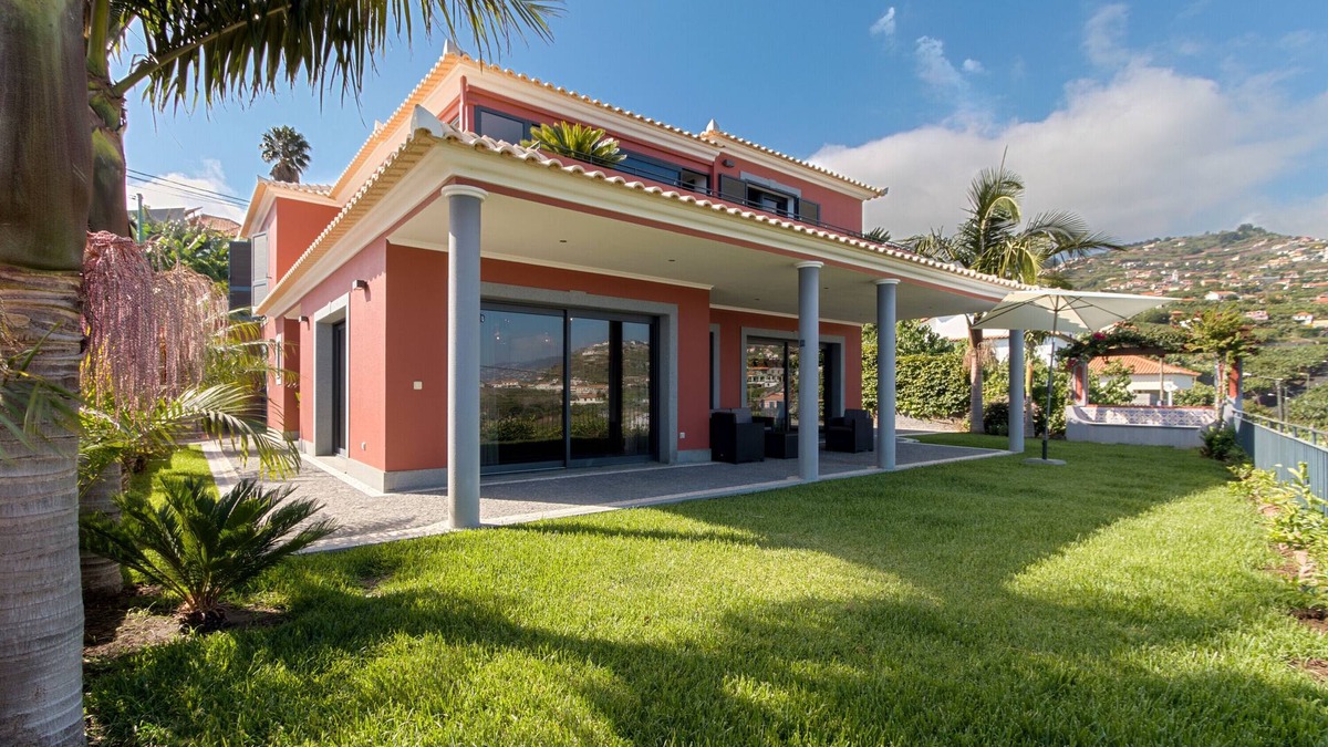 Canhas House | Holiday Home 'Piquinho' with Sea View, Private Terrace and Wi-Fi