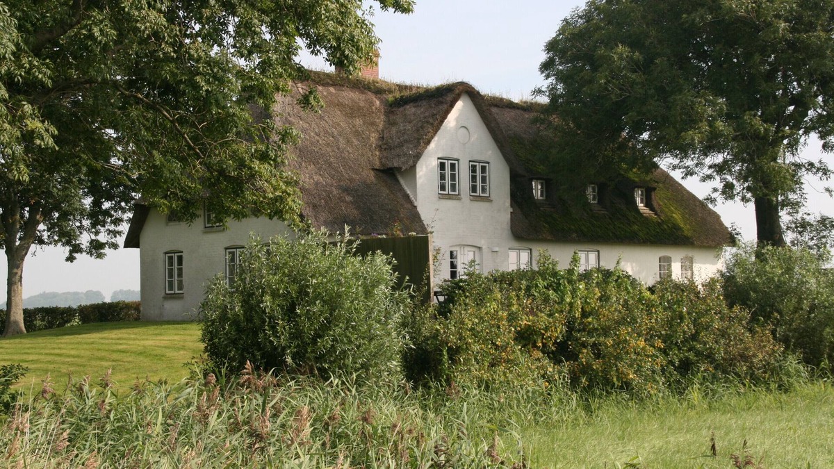 Poppenbull House | Holiday Home 'Poppenbll' with Private Terrace, Private Garden and Wi-Fi