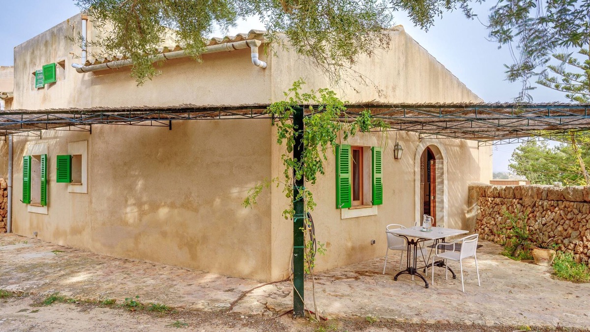Campos House | Holiday Home 'Possessio Sa Barrala Casa Del Pages' with Mountain View and Air Conditioning