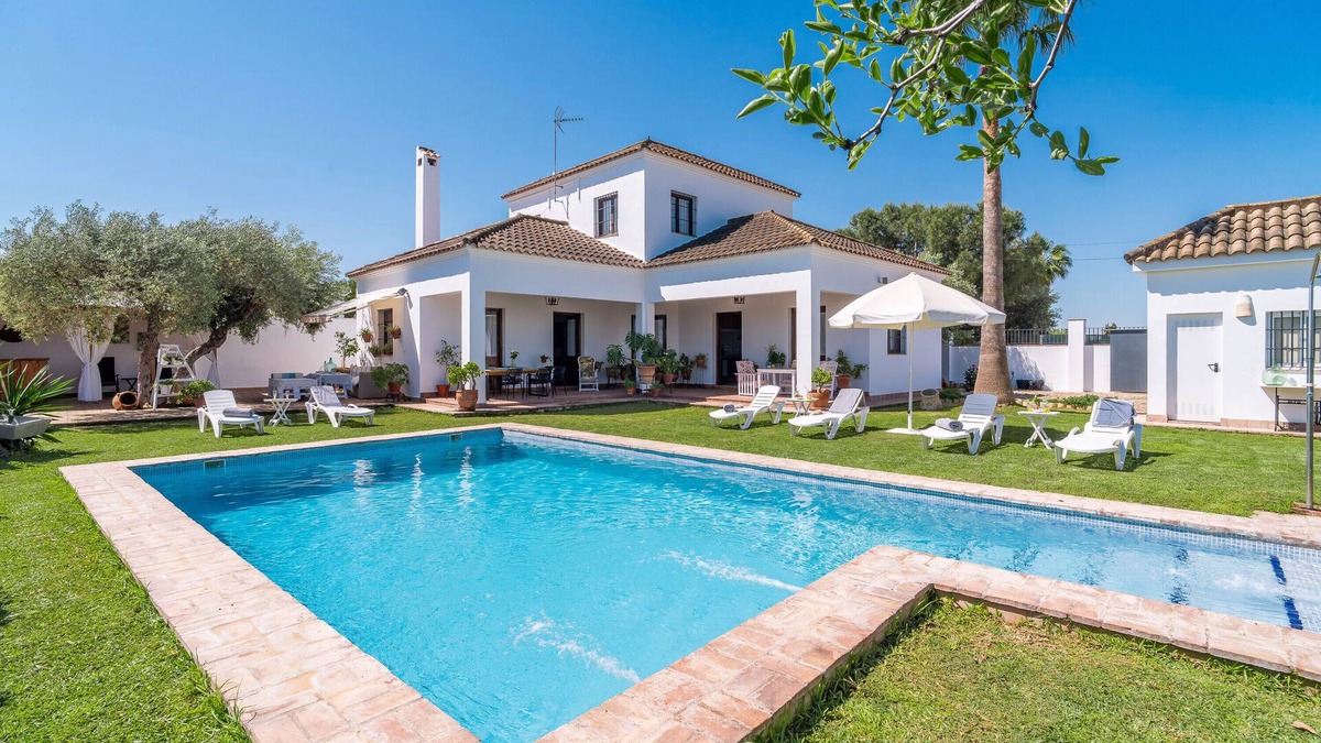Marchena House | Holiday Home 'Pozo Viejo' with Private Pool, Wi-Fi and Air Conditioning