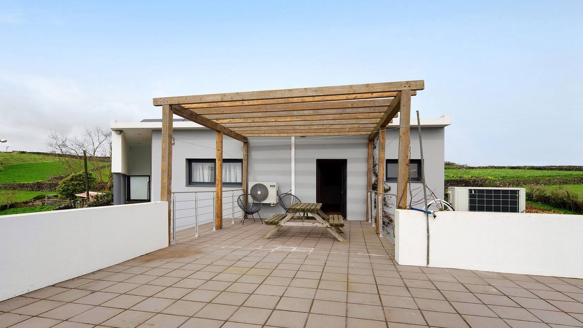 Angra do Heroismo House | Holiday Home "Casa da Bunganvilias" with Sea View, Private Terrace & Wi-Fi
