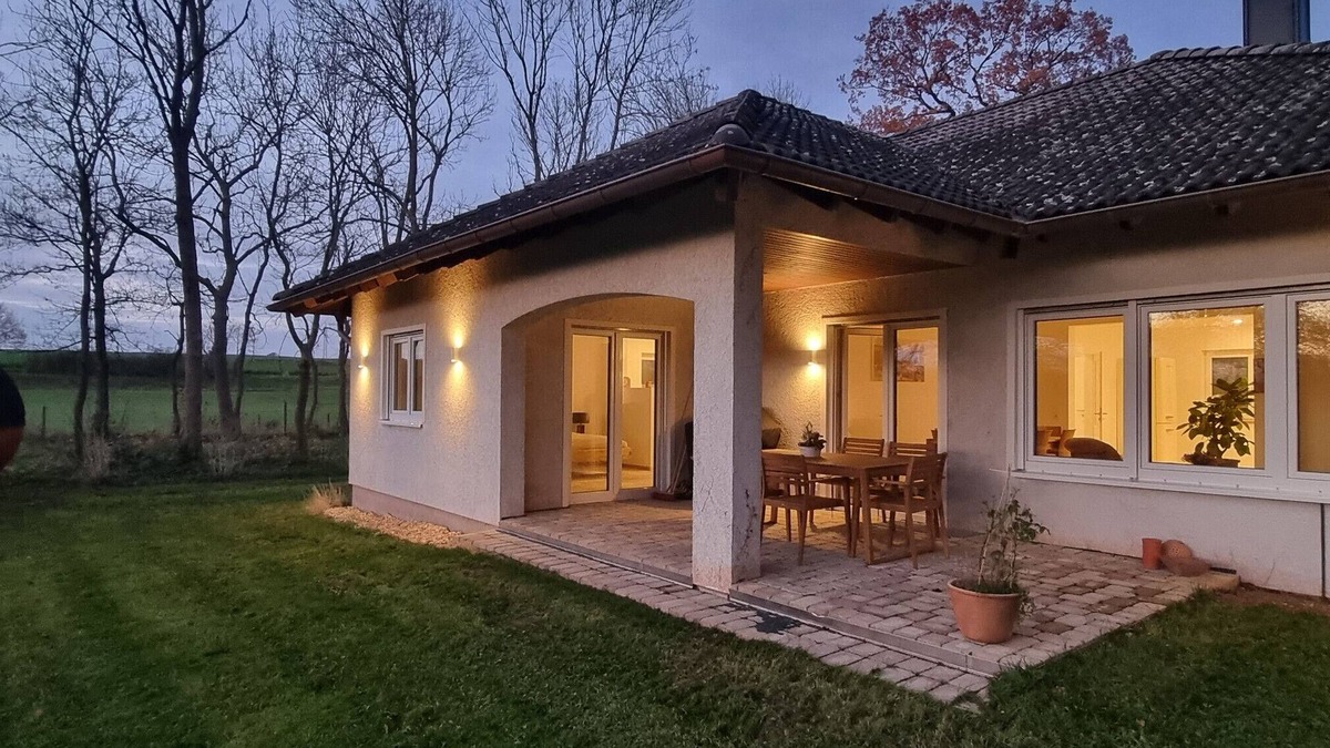 Zulpich House | Holiday Home 'Q1' with Private Terrace, Private Garden and Wi-Fi
