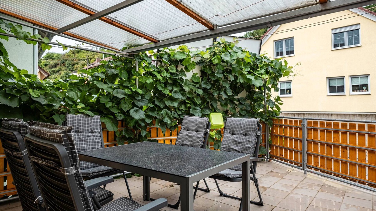 Ihringen House | Holiday Home 'Rebsteige' with Mountain View, Balcony and Wi-Fi