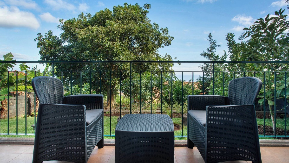 Machico House | Holiday Home 'Refugio Dourado' with Sea View, Shared Garden and Wi-Fi