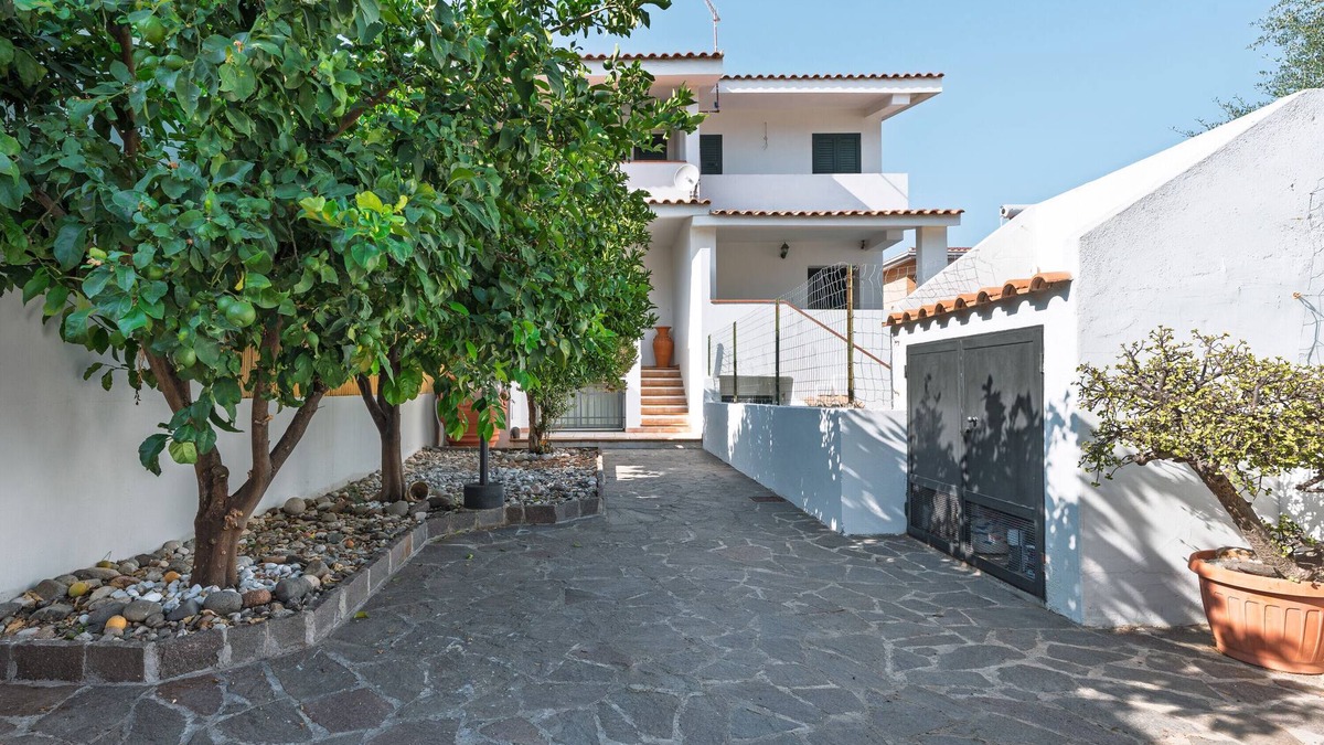 Orosei House | Holiday Home 'Residenza Mediterranea' with Sea View, Garden, and Air Conditioning