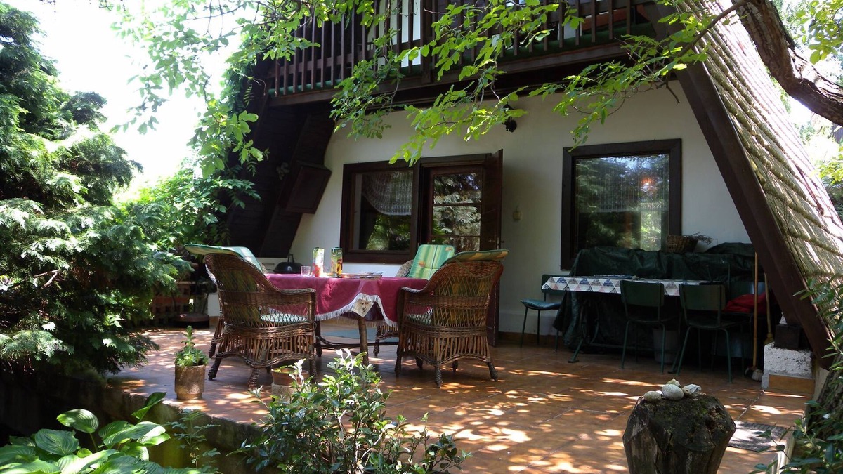 Balatonlelle House | Holiday home Retro atmosphere, terrace with old trees