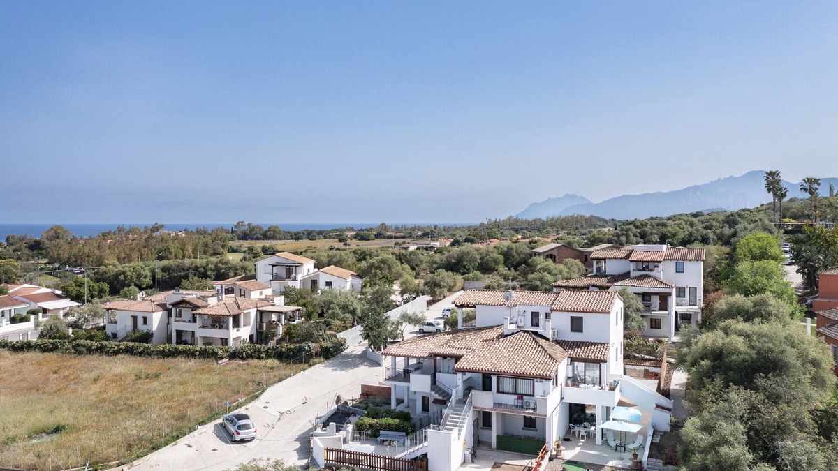 Torre di Bari House | Holiday Home "Ri - Ale" with Private Terrace, Private Parking & Wi-Fi