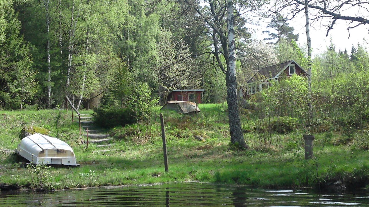 Hultsfred House | Holiday home right on the lake with a large lake property