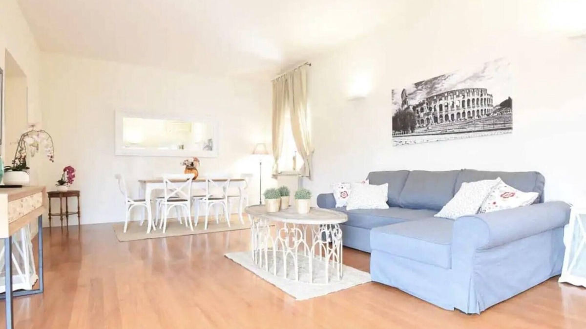 Flaminio House | Holiday Home 'Romantic Apartment Metro Flaminio' with Wi-Fi and Air Conditioning