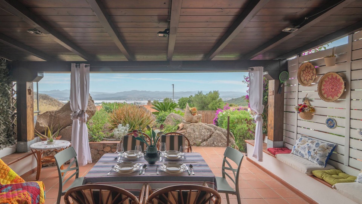 Osseddu House | Holiday Home 'Rosemary House' with Air Conditioning