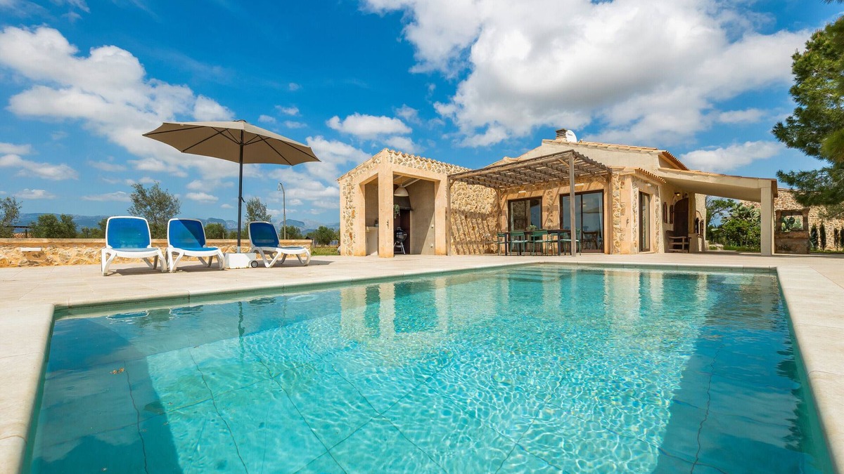 Sencelles House | Holiday Home 'Sa Caseta Biniali' with Private Terrace, Pool and Air Conditioning