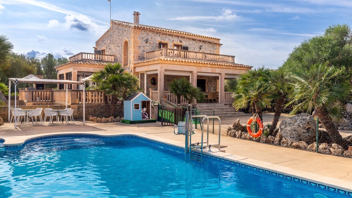 Muro House | Holiday Home 'Sa Pedrera' with Mountain View, Wi-Fi and Air Conditioning